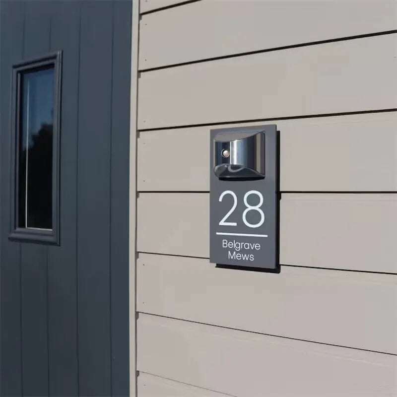 Gepersonaliseerd zonnedeurbordje: elegantie en zichtbaarheid 